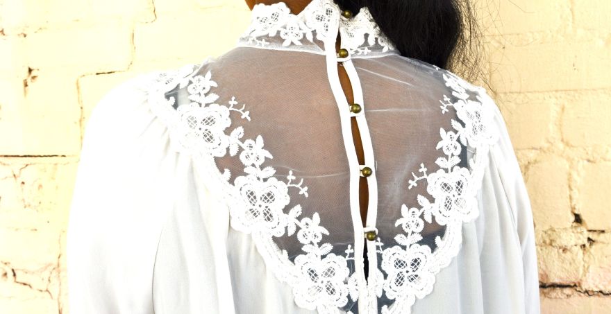 Helena's lace back details...